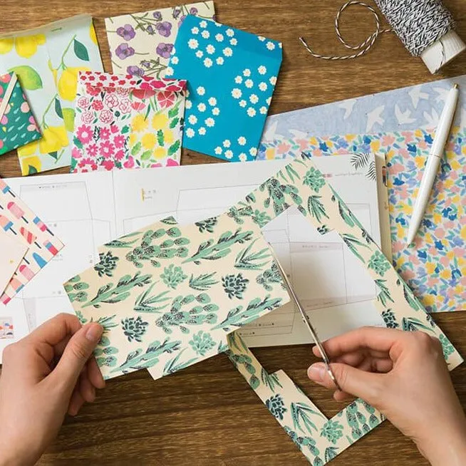 100 Papers with Classical Floral Patterns