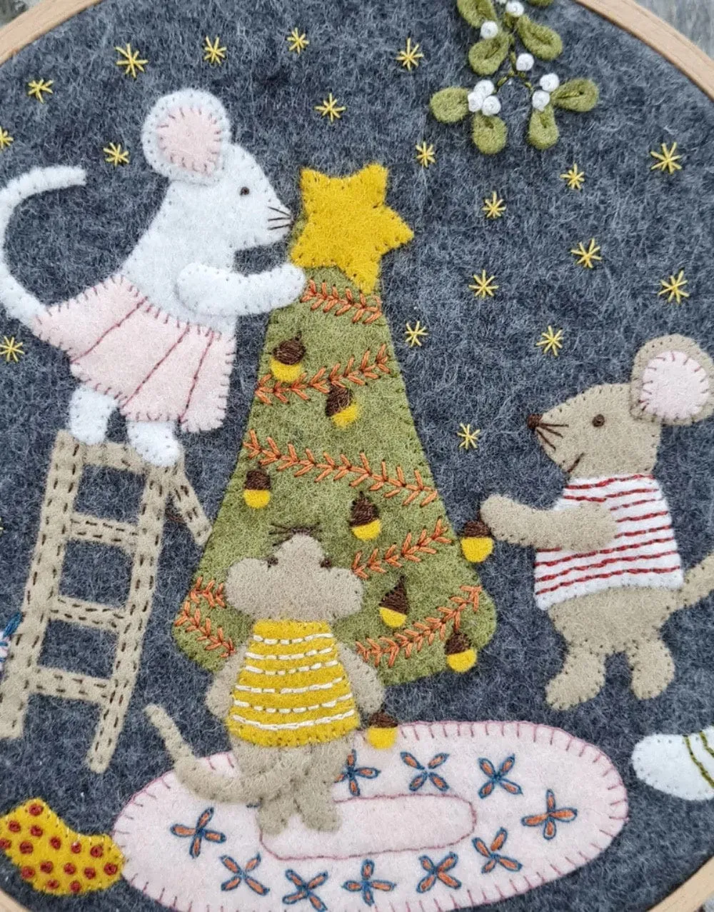 Christmas with the Mouse Family Felt Appliqué Hoop Kit, Corrine Lapierre